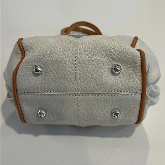 Like New Brighton Mini Heart Leather Kisslock Crossbody Purse (white and pink) - Picture 6 of 16